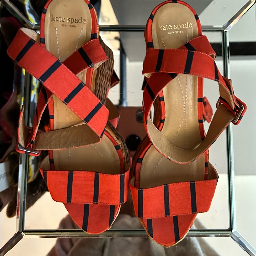 ADORABLE , KATE SPADE bright orange 🍊 and Navy blue striped sandals. Size 9